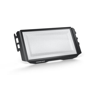 Få et tøffere utseende for TRACER 9 med myke sidevesker, sterke motorvern, ekstra tåkelys og  radiatorbeskyttelse.
 Gravel Pack (grusveipakke) er ment for de  eventyrlystne som gjerne reiser utenfor allfarvei og utfordrer maskinen sin på forskjellig underlag.