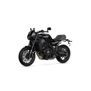 Det er nemt at give din XSR900 et ekstra slankt look med den stilfulde Street Pack. Pakken sikrer en ekstra premium finish, der nemt omdanner din XSR til en helt i byens gader. Opdater fronten med det sporty, ventilerede cockpitvisir, forlygtebeskytter og sort aluminiumsforskærm. Få bedre greb om tanken med knægrebspuder til de hurtige sving og ultimativ kørekontrol, mens nummerpladeholderen giver bagenden et renere og endnu mere sporty look.