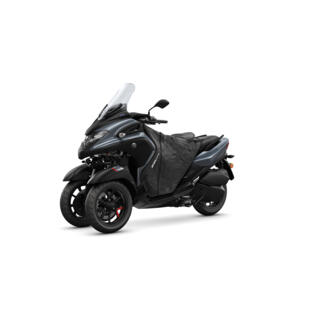 With its 3-wheel layout, the Tricity 300 gives a new feeling of stability and confidence, making it an ideal vehicle for all year riding, even with cold and bad weather. So now you’ve got a scooter that you can use in a range of conditions, we thought we’d create the Winter Pack featuring a water-resistant apron as well as a grip heater. Available now from your Yamaha dealer who will be happy to fit these high quality Genuine Accessories to your Tricity 300.