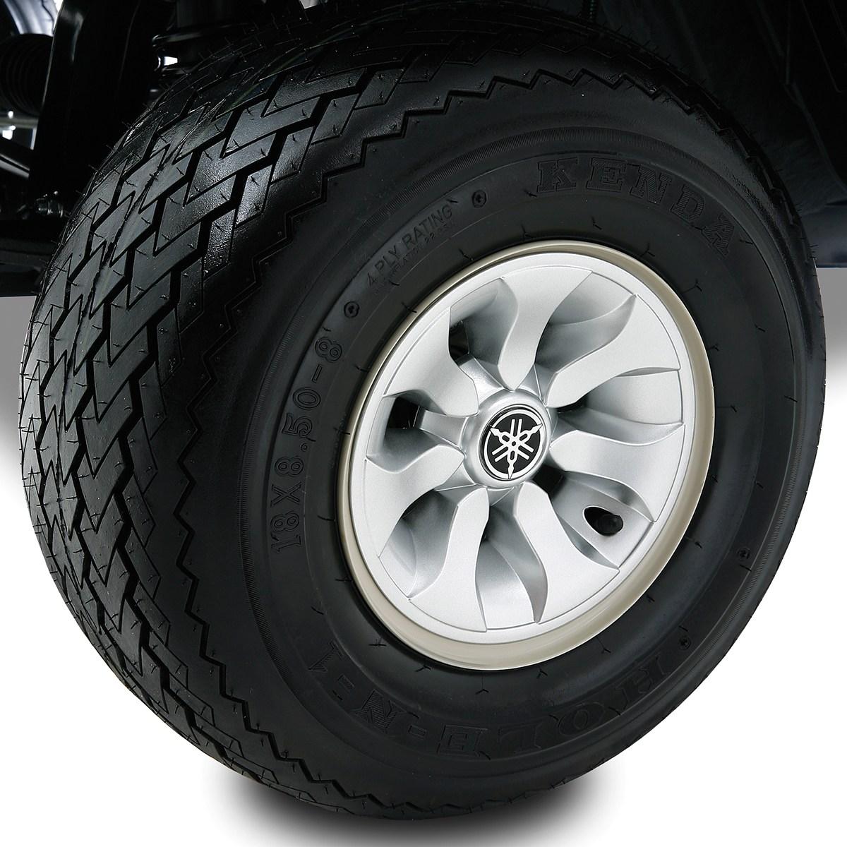 Fräscha upp stilen i din golfbil, samtidigt som du skyddar hjulen. Våra exklusiva hjulkåpor har Yamahas ikoniska utseende och passar till alla 8-tums standardhjul.