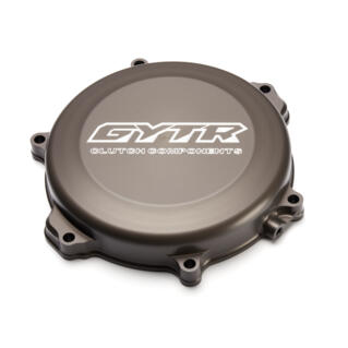 Kryt spojky GYTR® nahrazuje standardní kryt a dodává stroji závodnější vzhled.