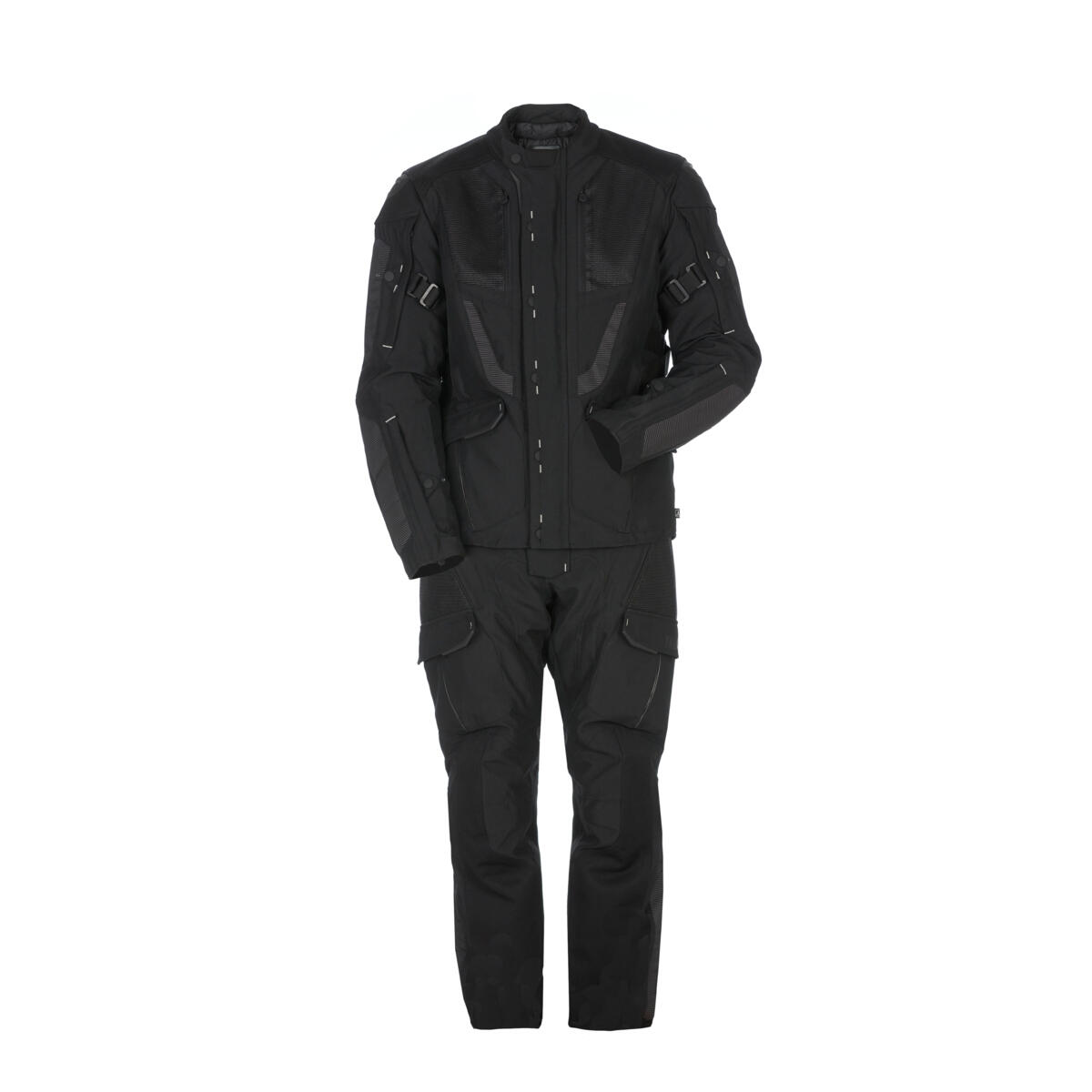 Mit dieser eleganten, äusserst zweckmässigen Textiljacke bist Du für jedes Abenteuer gerüstet. Die Baku-Jacke mit herausnehmbarem wasserfesten Winterfutter und einem festen Mesh-Futter ist bei jedem Wetter atmungsaktiv dank Belüftung auf Armen, Rücken und Brust. Mit Schulter- und Ellbogenschützern sowie verstärkten Rückenkissen bist Du sicher auf der Strasse und hast in Allround-Taschen alles Wesentliche dabei. Für einen kompletten Abenteuerlook passen dazu ideal die Adventure-Herrenhosen von Tara.