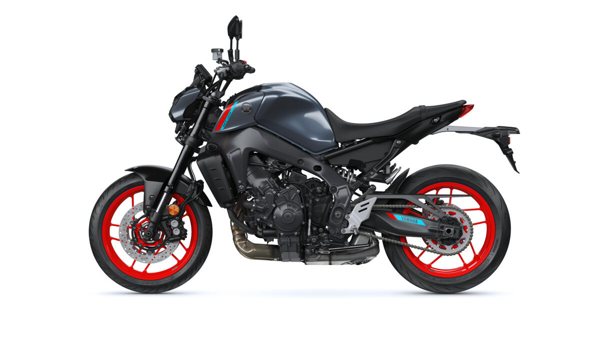 This image has an empty alt attribute; its file name is 2021-Yamaha-MT09-EU-Storm_Fluo-360-Degrees-023-03_Tablet.jpg