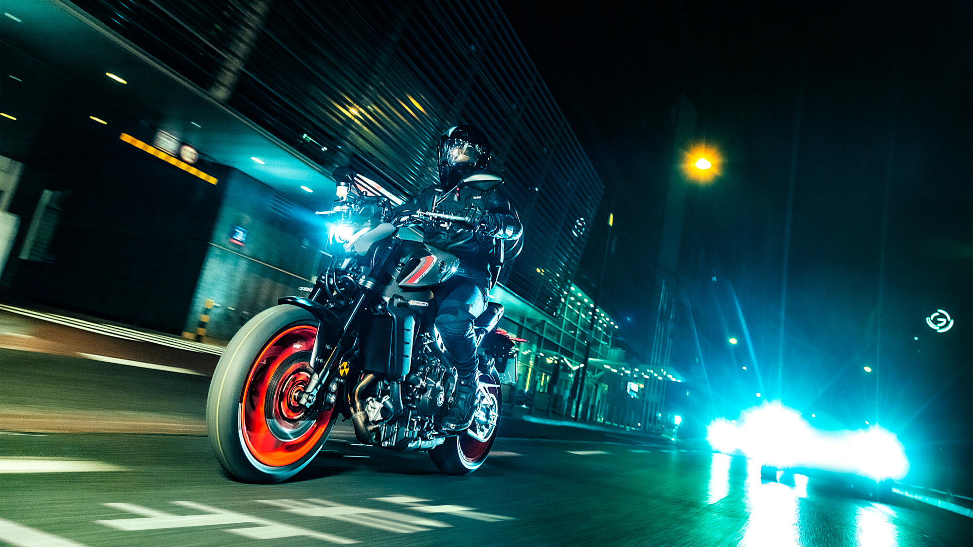 This image has an empty alt attribute; its file name is 2021-Yamaha-MT09-EU-Storm_Fluo-Action-004-03.jpg