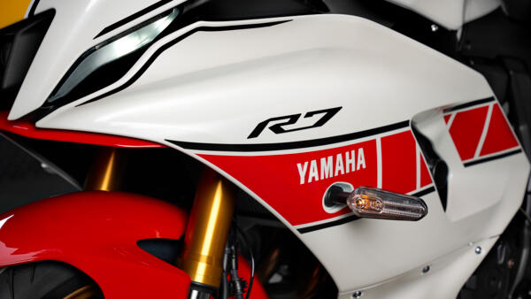 R7 World GP 60th Anniversary - Motorcycles - Yamaha Motor