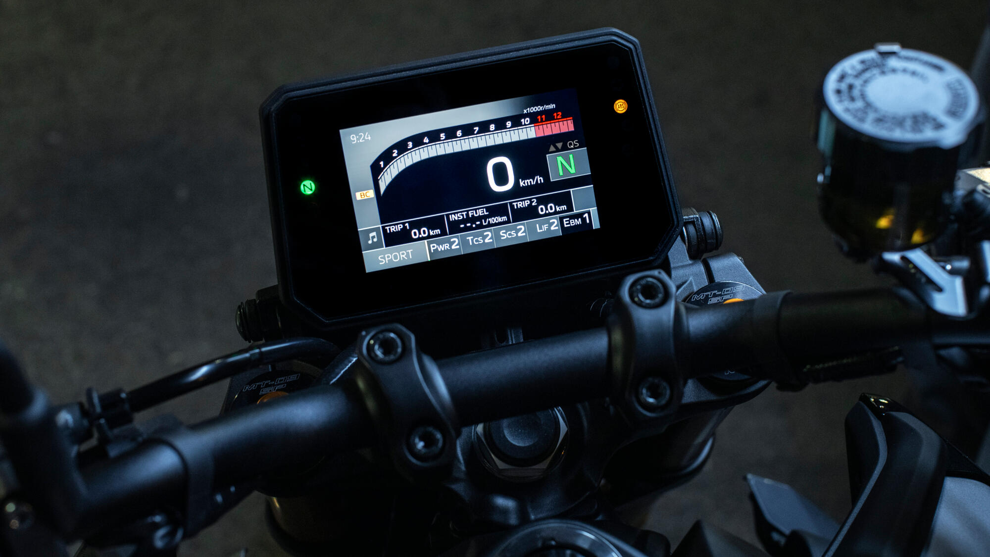 TFT zaslon u boji dijagonale 5 '' koji ima mogućnost povezivanja i navigaciju