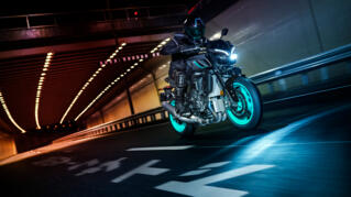 2024 Yamaha MT10 EU Midnight Cyan Action 001 03