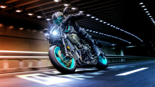 2024 Yamaha MT10 EU Midnight Cyan Action 004 03