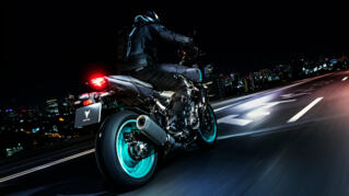 2024 Yamaha MT10 EU Midnight Cyan Action 005 03