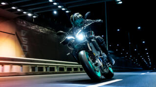 2024 Yamaha MT10 EU Midnight Cyan Action 009 03