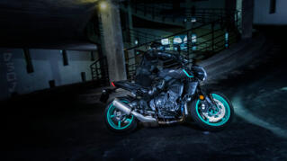 2024 Yamaha MT10 EU Midnight Cyan Action 010 03