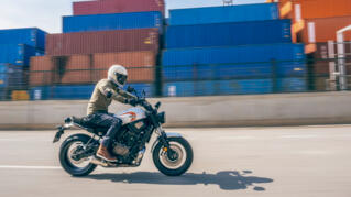 2024 Yamaha XS700 EU Historic White Action 002 03