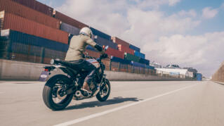 2024 Yamaha XS700 EU Historic White Action 004 03