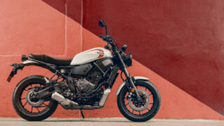 2024 Yamaha XS700 EU Historic White Static 007 03