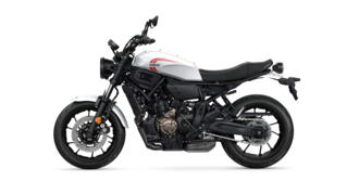 2024 Yamaha XS700 EU Historic White Studio 006 03