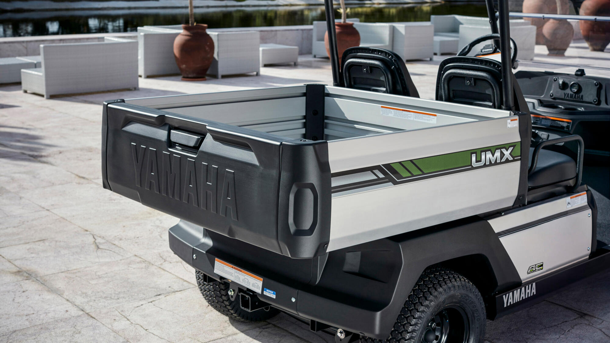 Aluminium cargo bed with one-touch tailgate