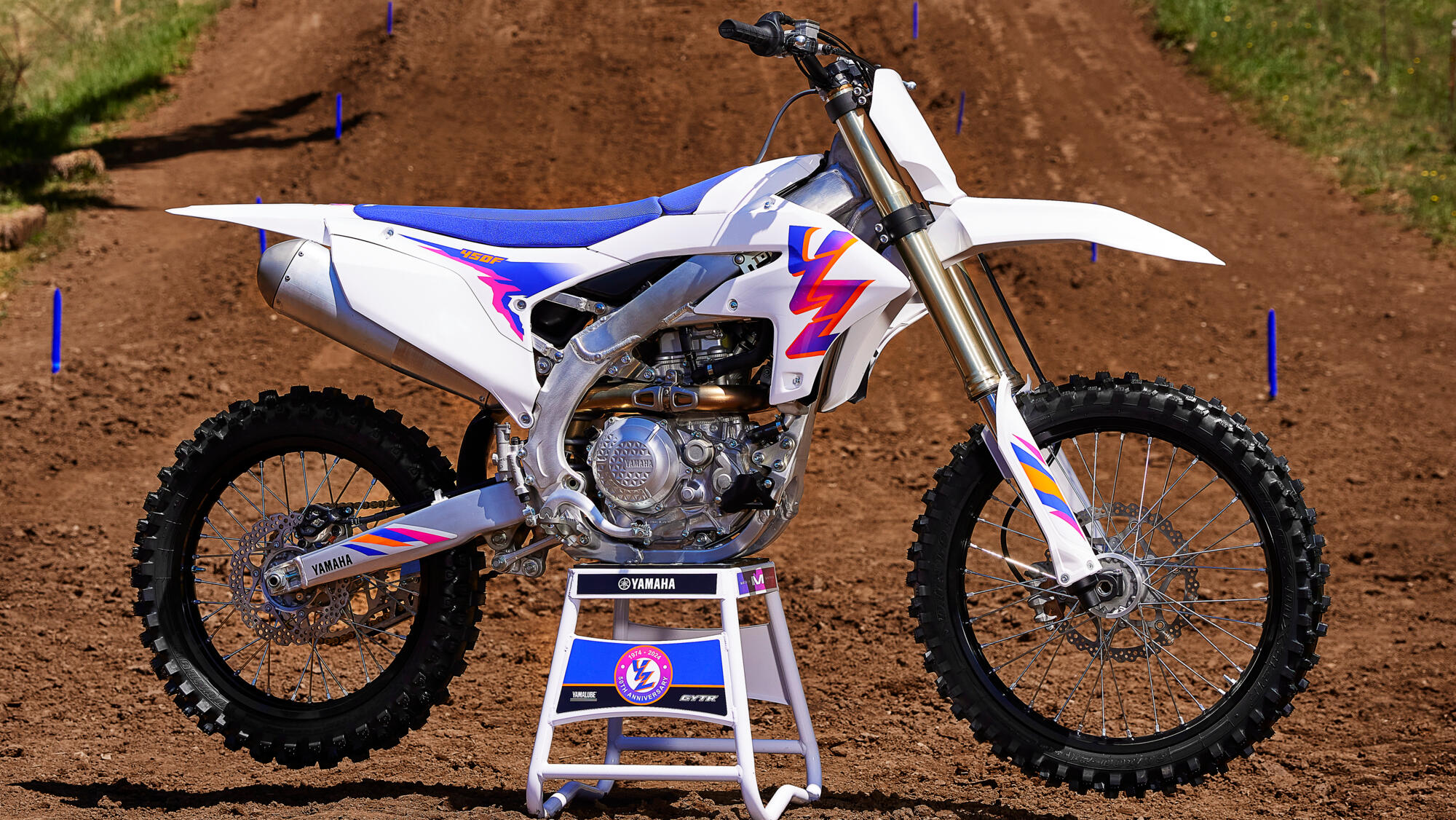 Yamaha YZ450F 50. gadadiena Features and Technical Specifications