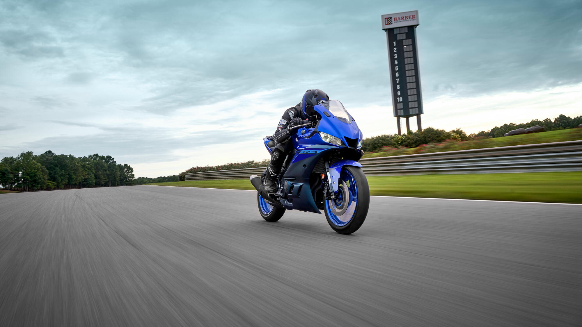 Com poucas mudanças, Yamaha R3 vai para a pista - moto.com.br