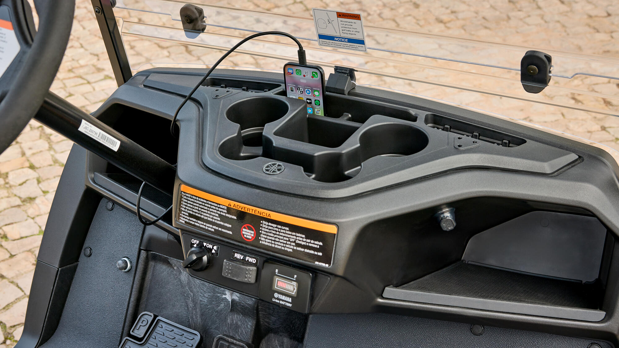 Veća instrumentna ploča poput automobilske