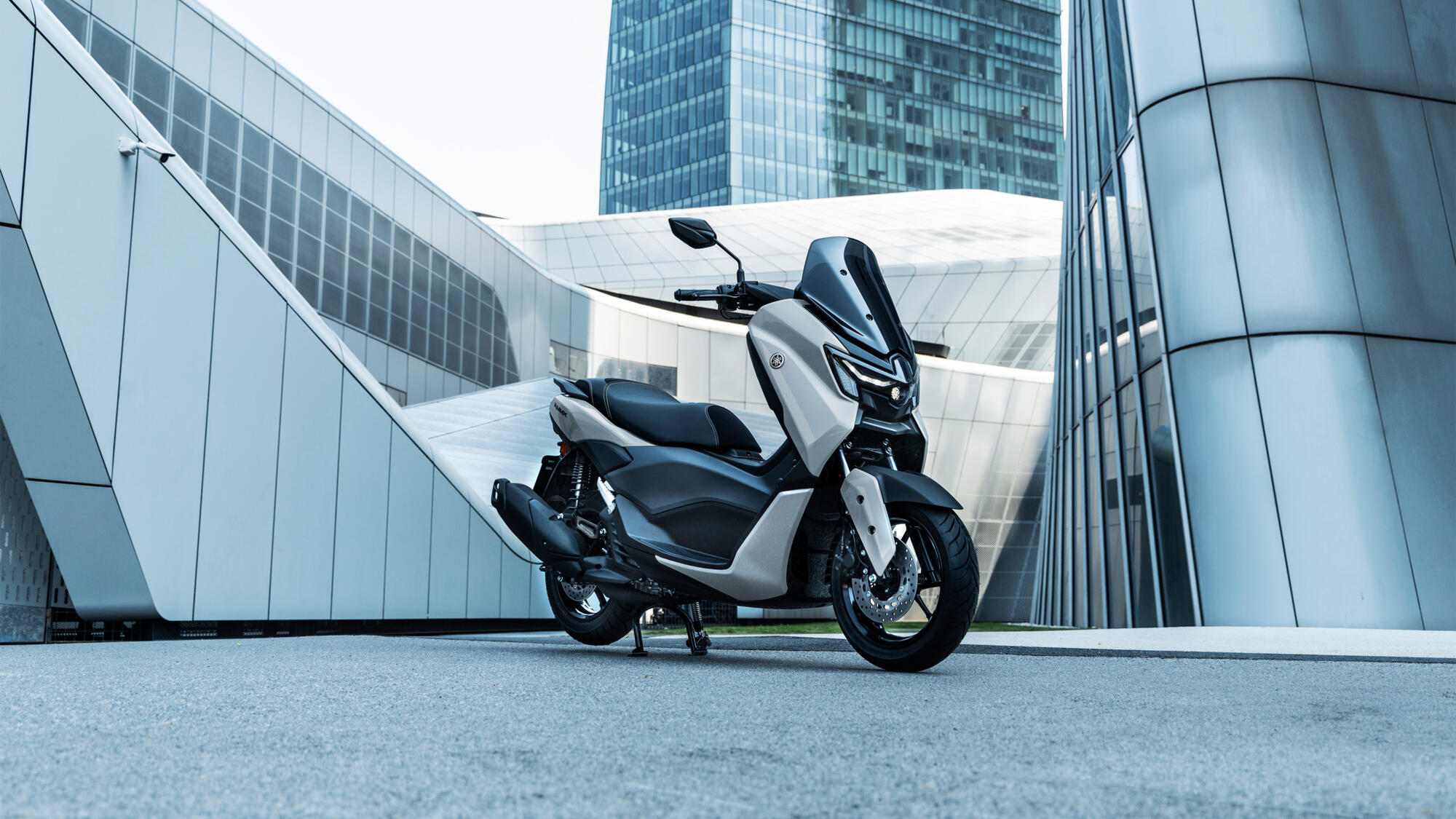 Yamaha NMAX 125 Tech MAX studio view