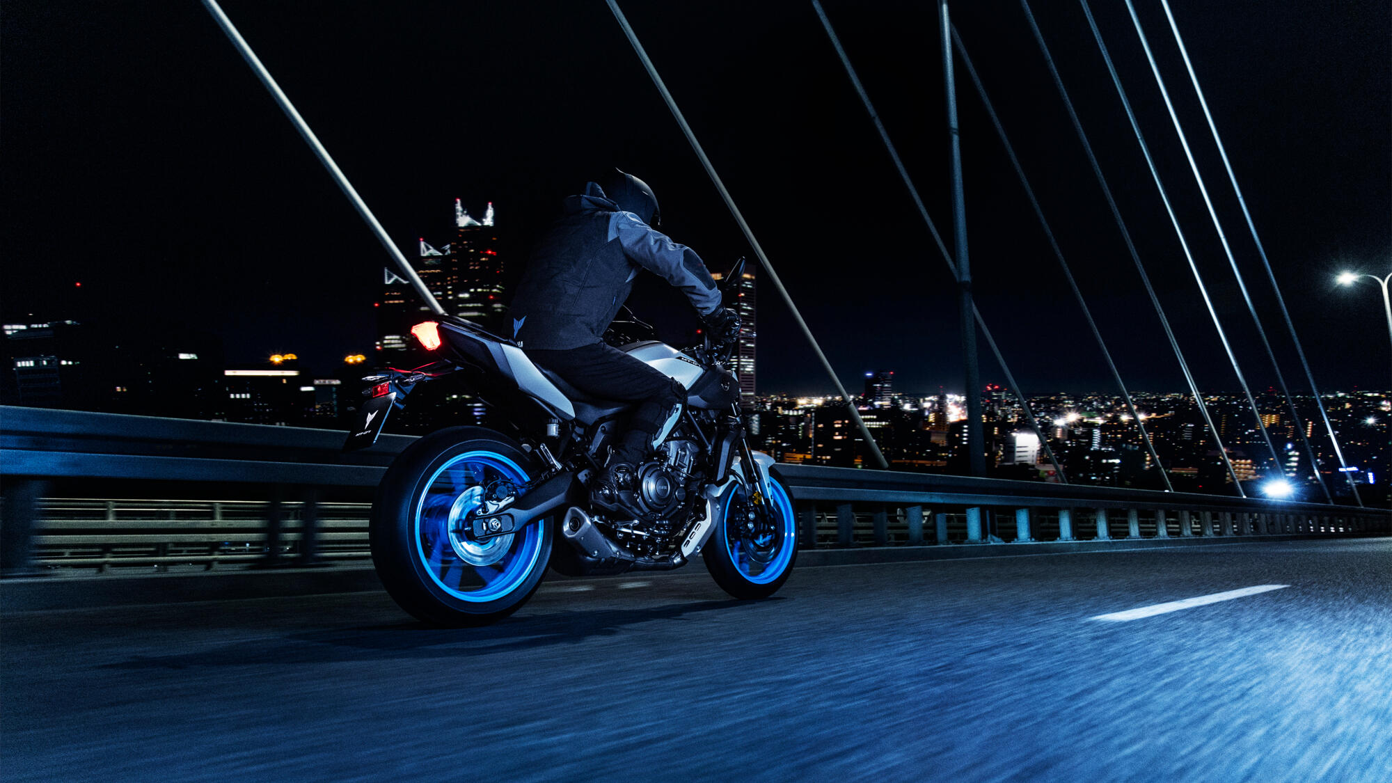 2025 Yamaha MT07A EU Ice Storm Action 008 03