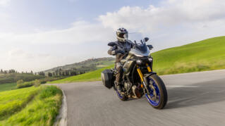 2025 Yamaha MT07TRGT EU Icon Performance Action 001 03