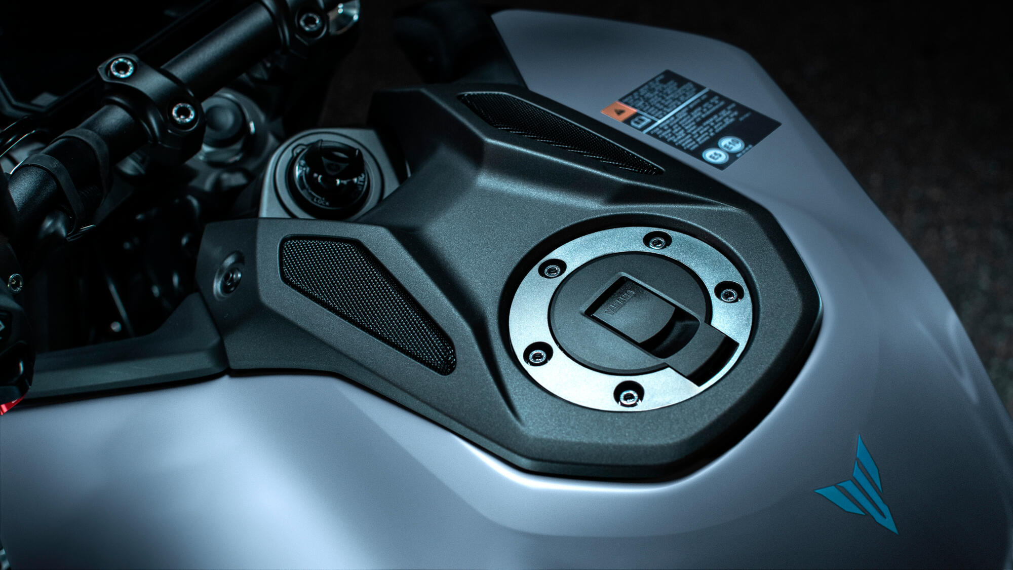 Acoustic amplifier grilles for an enhanced riding experience