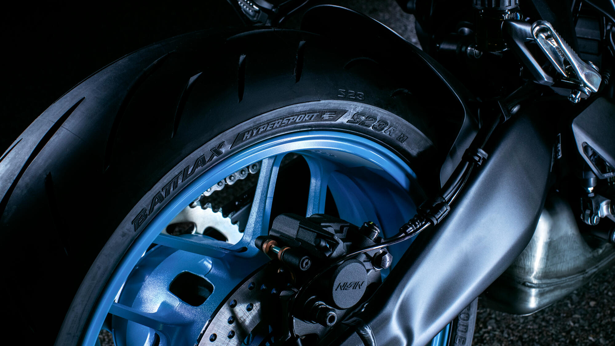 Adjustable suspension and latest generation tyres