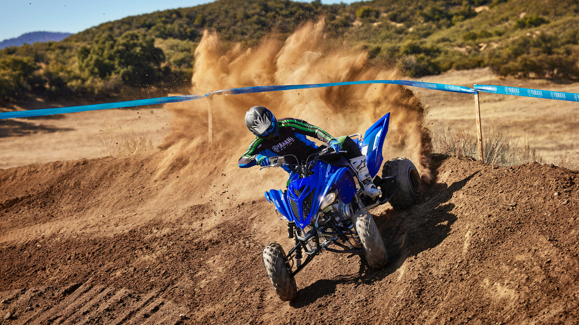 2025 Yamaha YFM700R SE in a desert environment