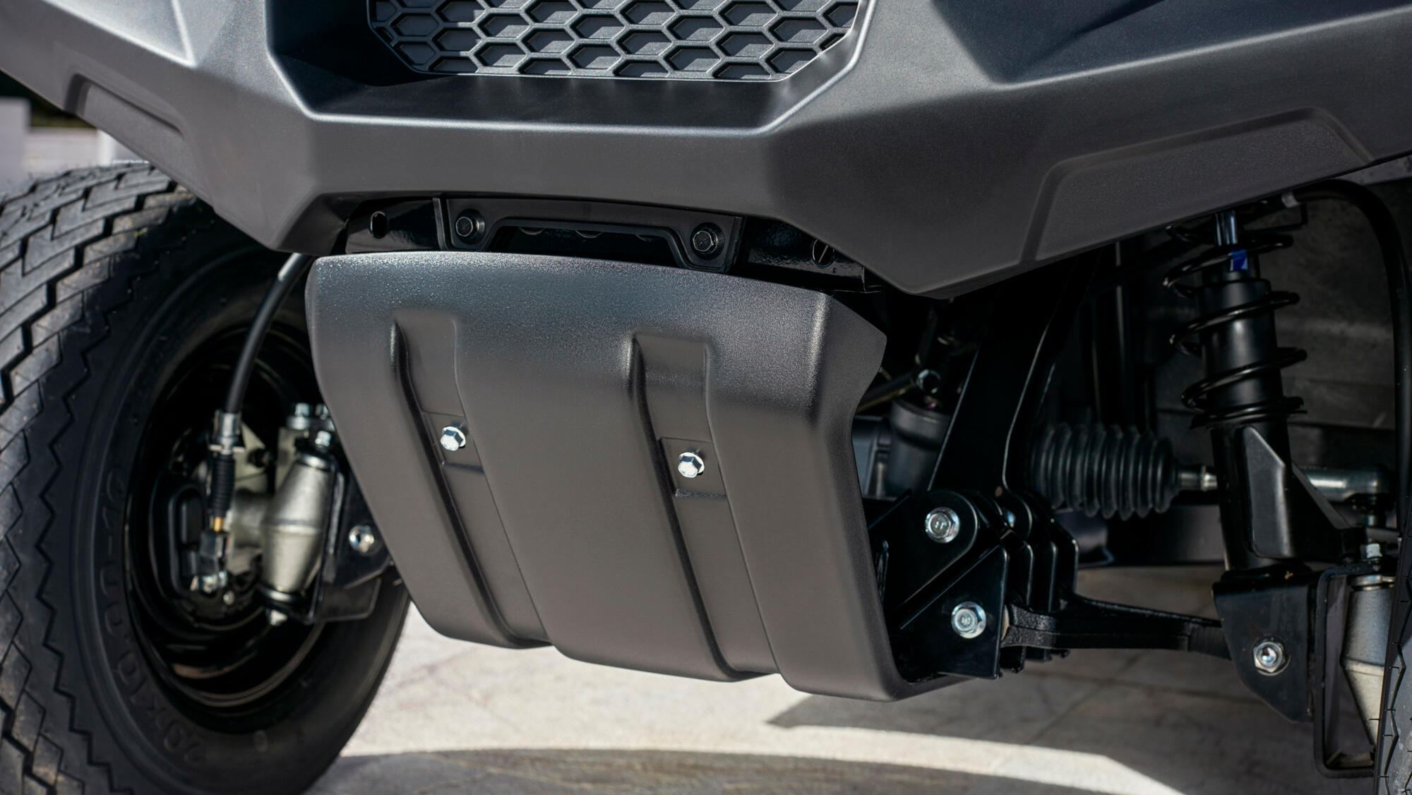 Tough skid plate and stable suspension