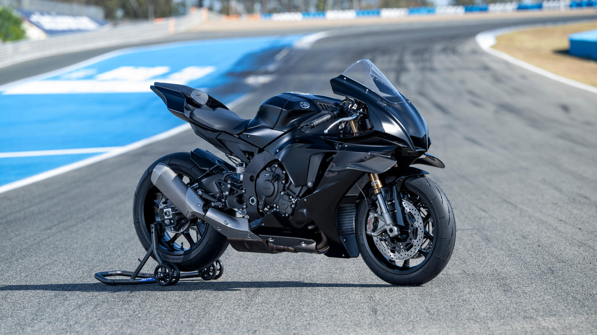 2025-Yamaha-YZF1000R1COMP-EU-Tech_Black-Static-001-03.jpg