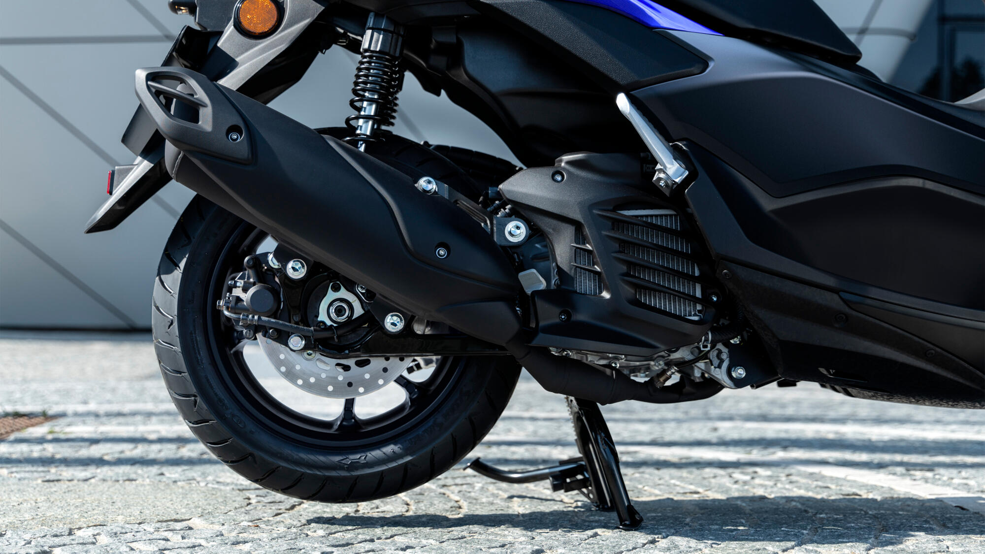 Kotači od 13 inča, disk kočnice sa ABS sustavom