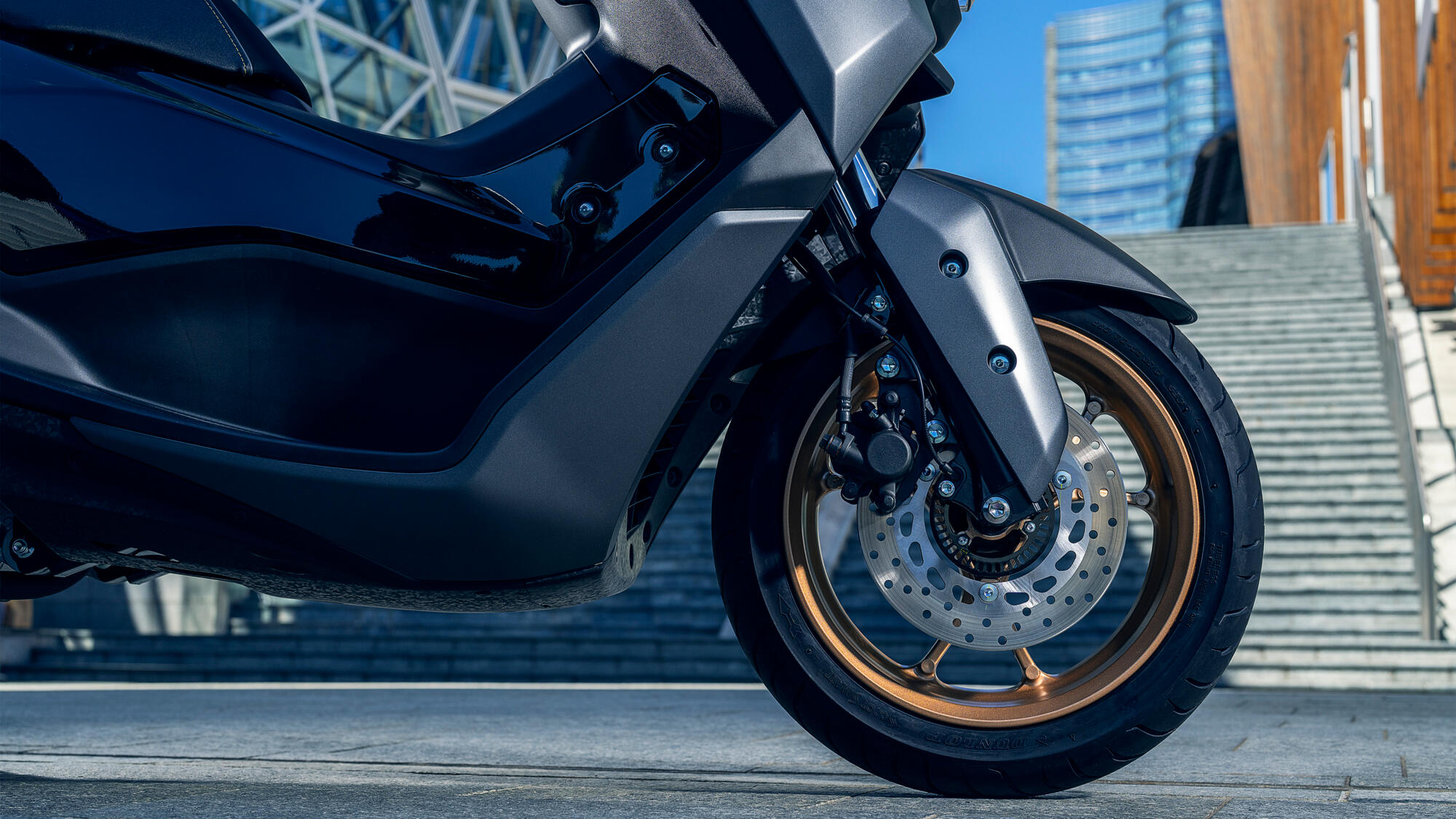 Kotači od 13 inča, disk kočnice sa ABS sustavom