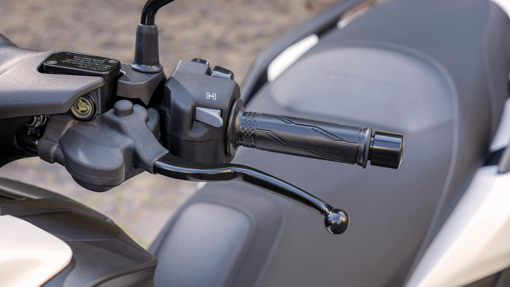 Sustav pomoći pri stajanju