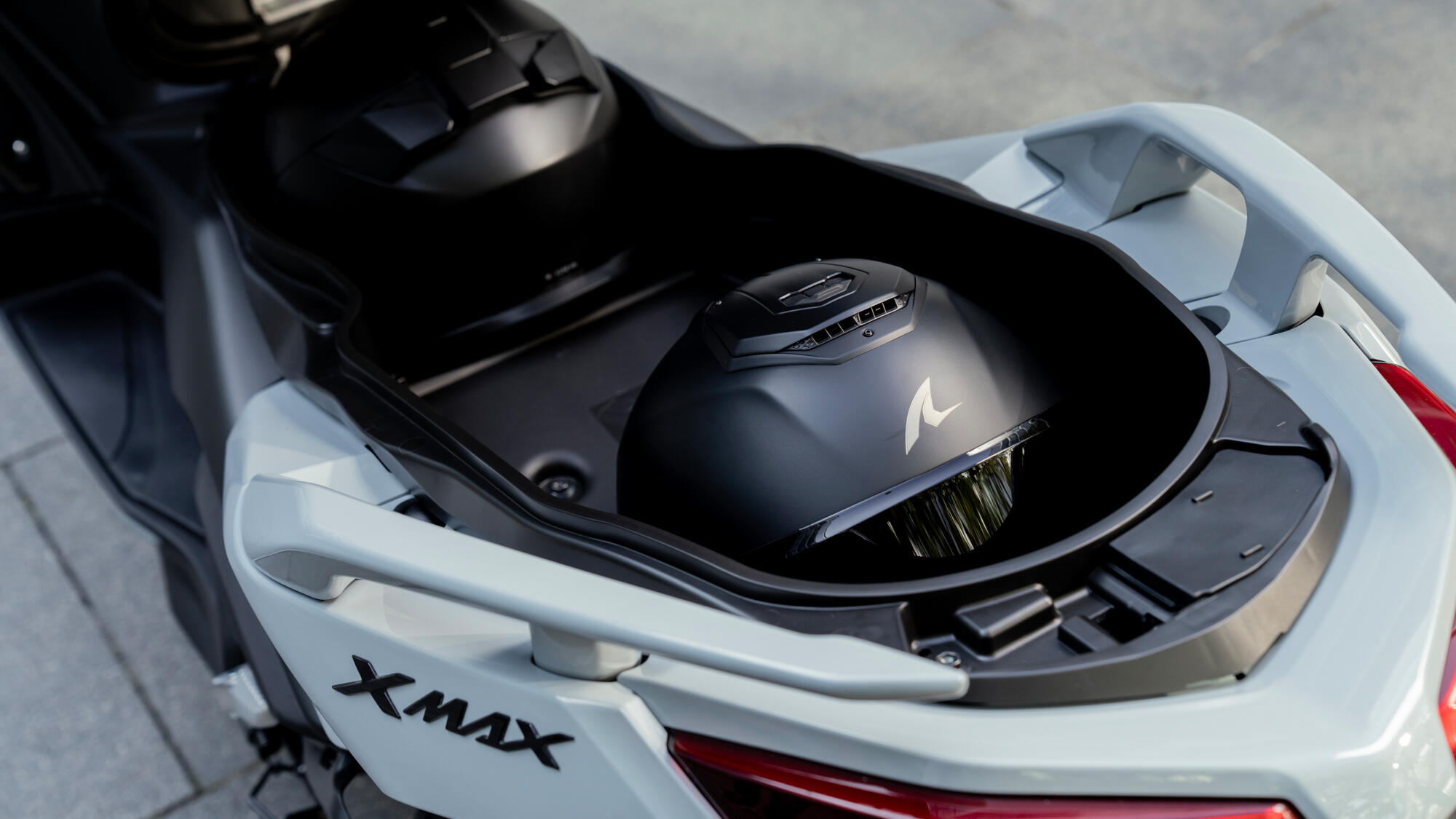 Spațiu de depozitare pentru 2 căști