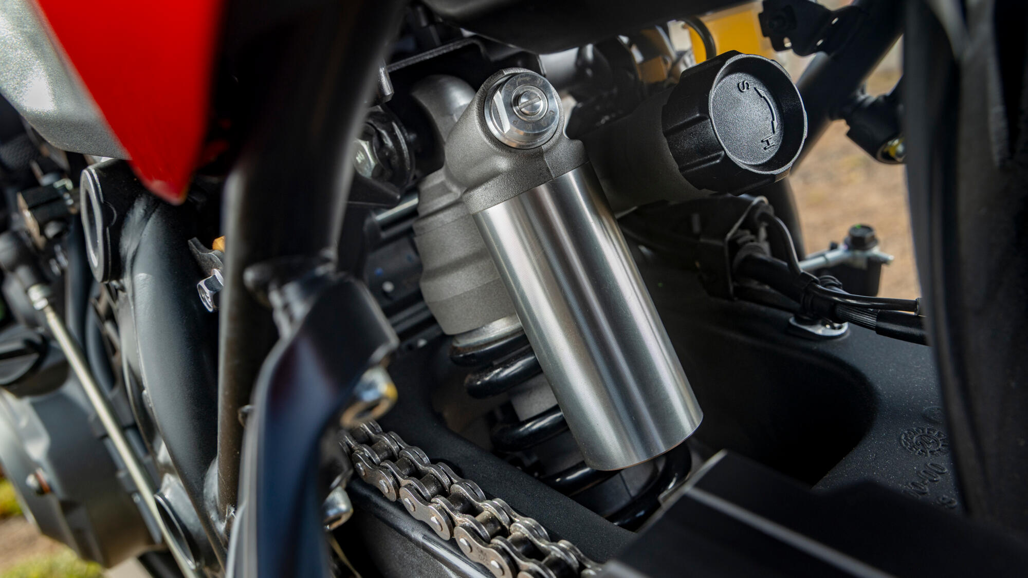 KYB stražnji ovjes visokih specifikacija