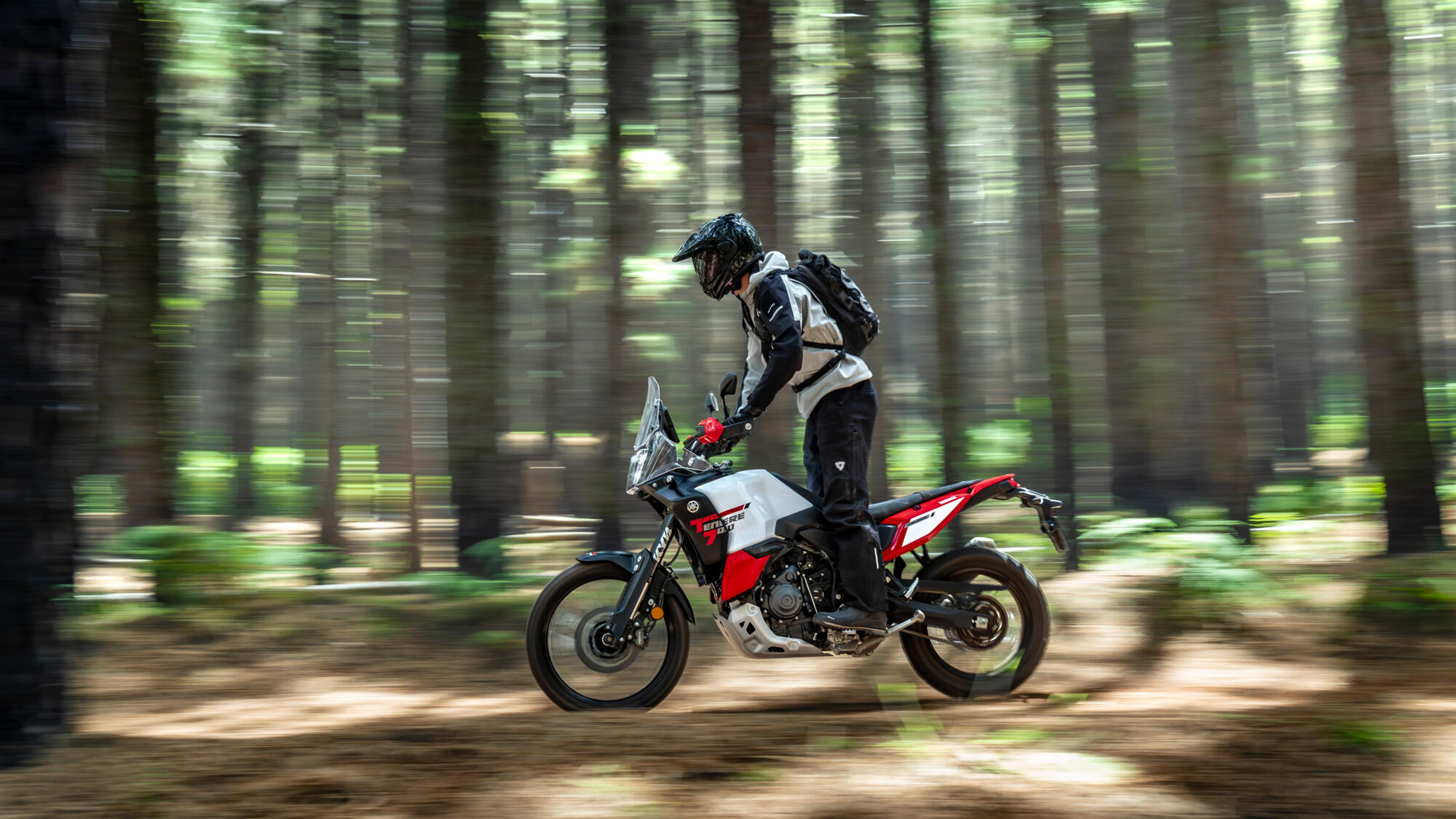 2026-Yamaha-XTZ700D-EU-Redline_White-Action-018-03.jpg