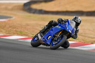 2026 Yamaha YZF700R7 EU Icon Blue Action 001 03
