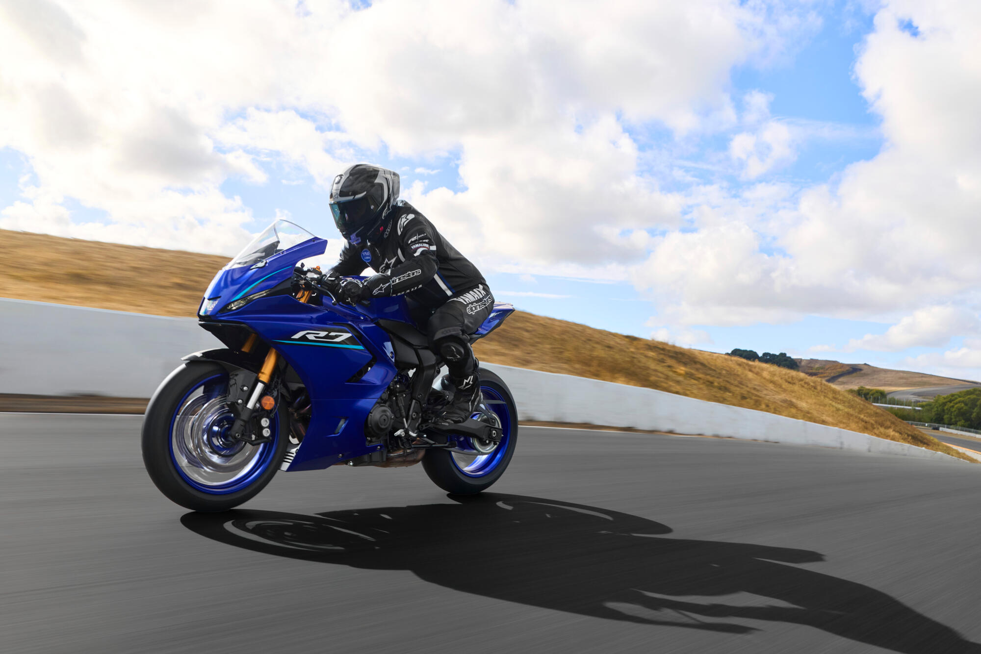 2026 Yamaha YZF700R7 EU Icon Blue Action 005 03