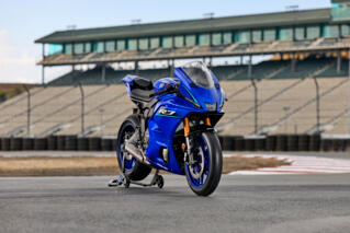 2026 Yamaha YZF700R7 EU Icon Blue Static 002 03