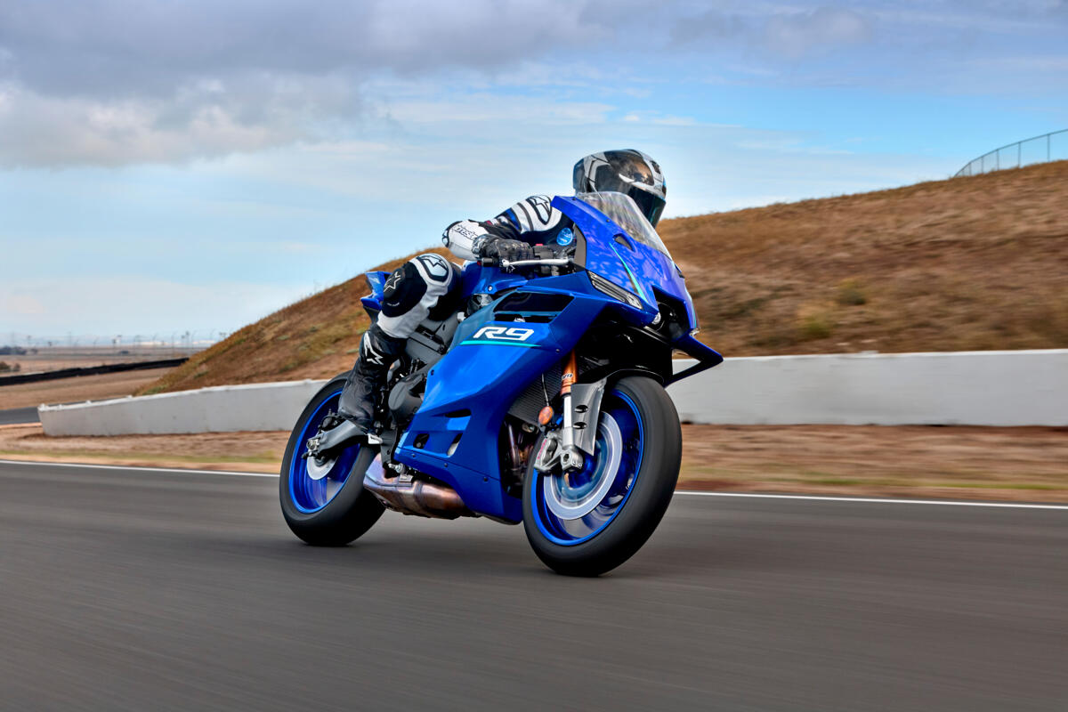 R9 - Motocykly - Yamaha Motor