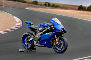 2026 Yamaha YZF900R9 EU Icon Blue Static 001 03