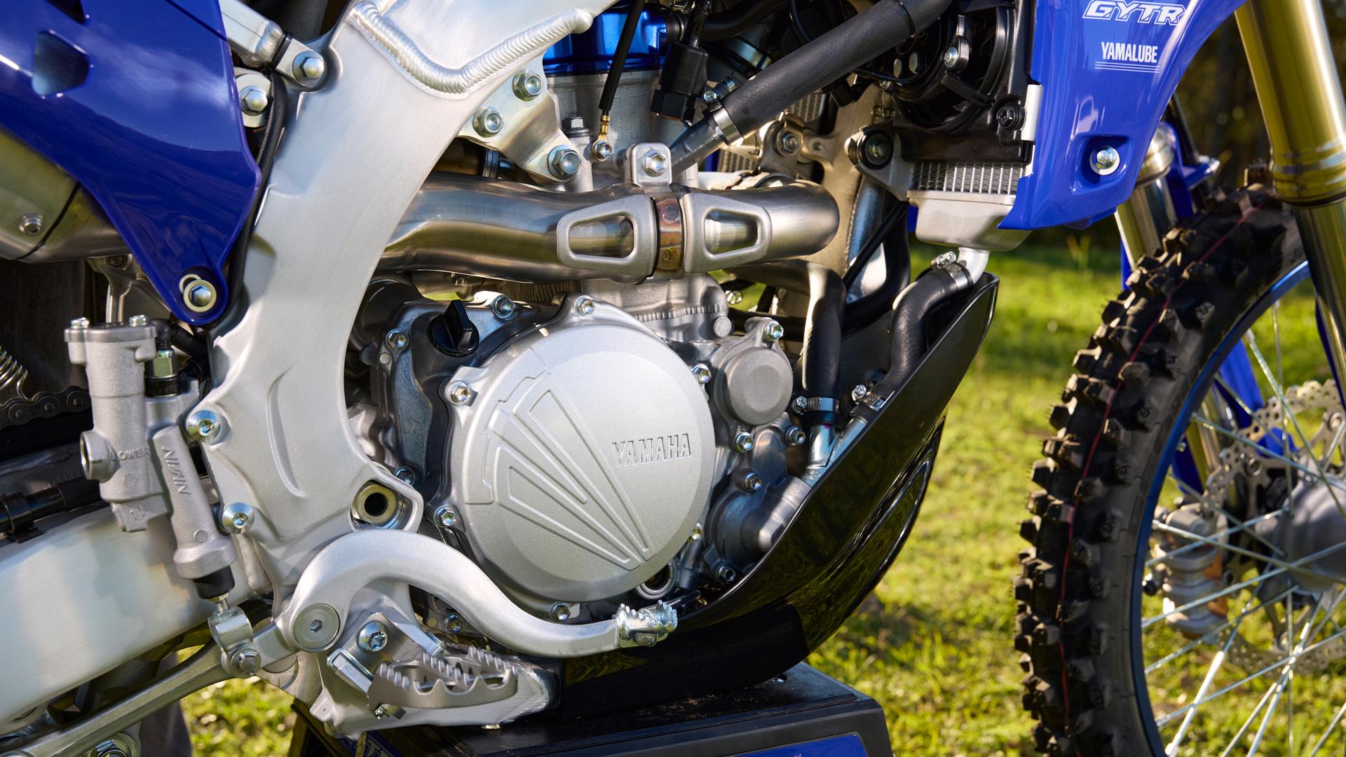 Motor puternic de tip YZ250F
