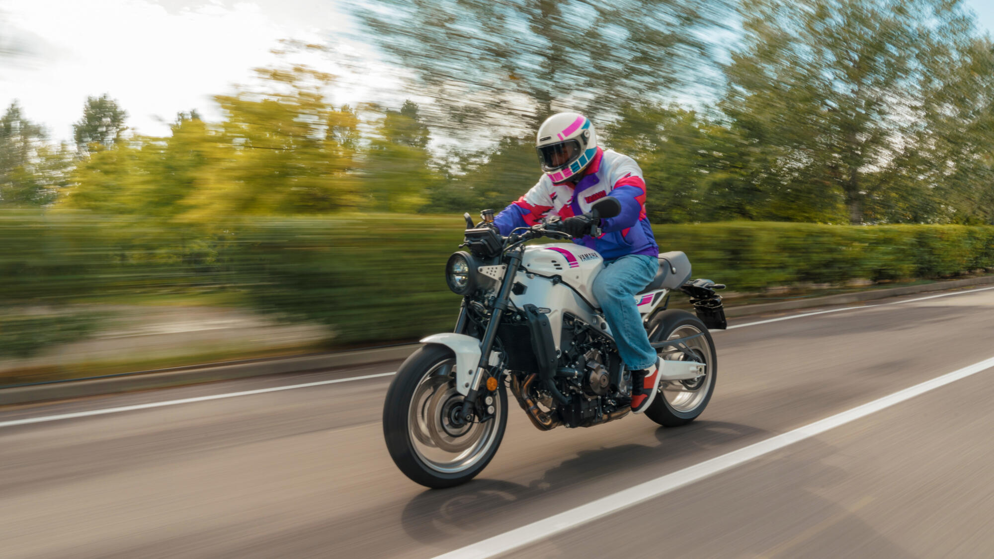2027-Yamaha-XS850-EU-Neon_White-Action-001-03.jpg