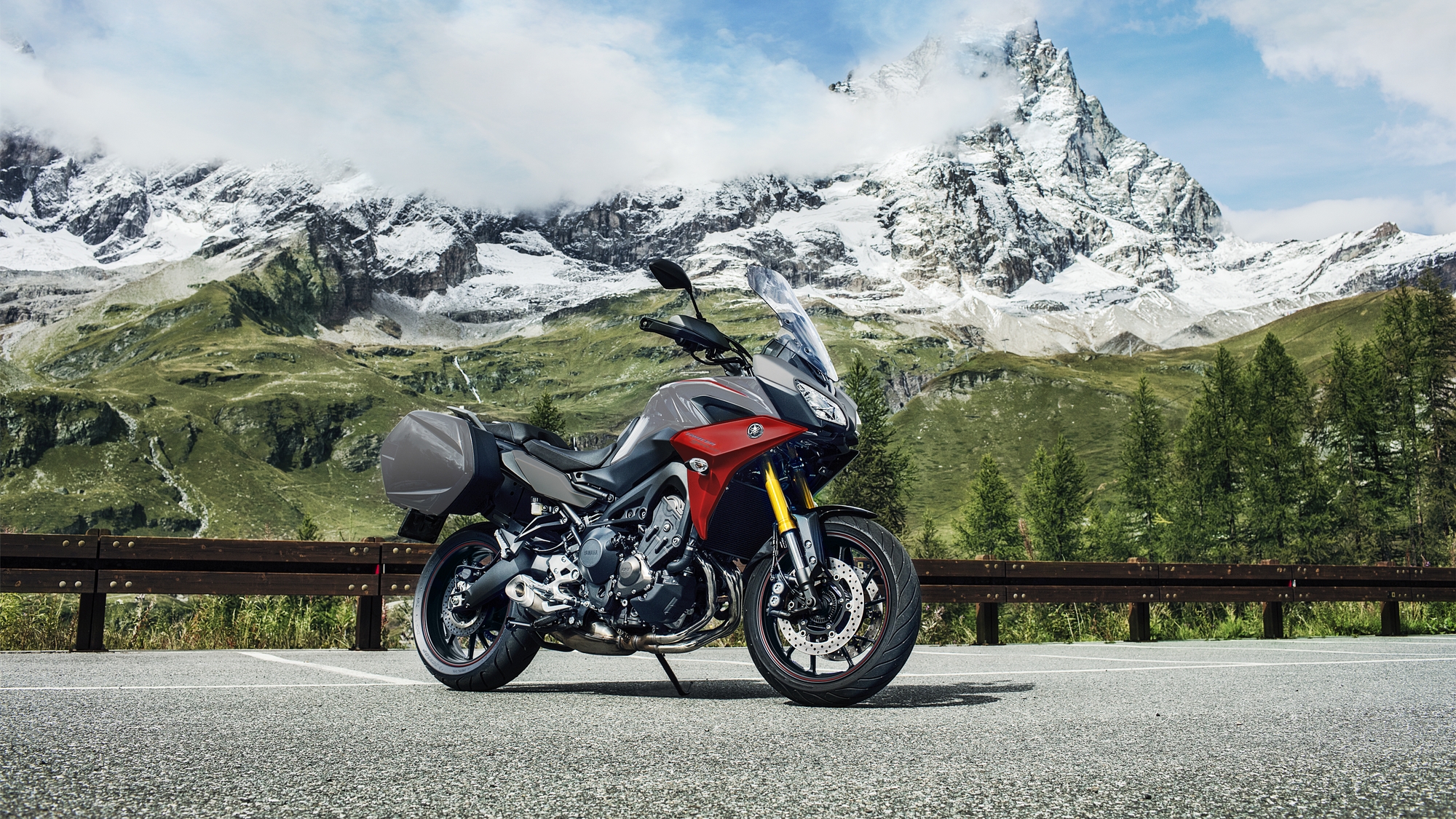 https://cdn2.yamaha-motor.eu/staging/product-assets/2019/MT09TRGT/2019-Yamaha-MT09TRGT-EU-Nimbus_Grey-Static-002-03.jpg