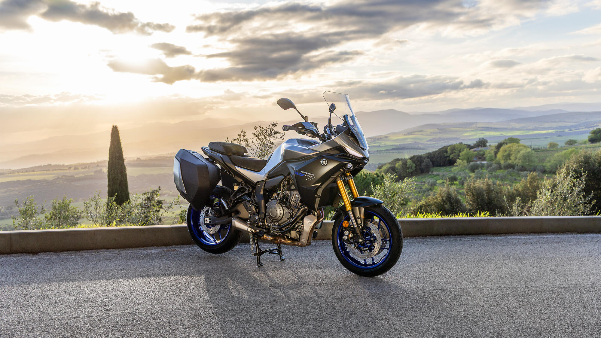 2025-Yamaha-MT07TRGT-EU-Icon_Performance-Static-001-03.jpg