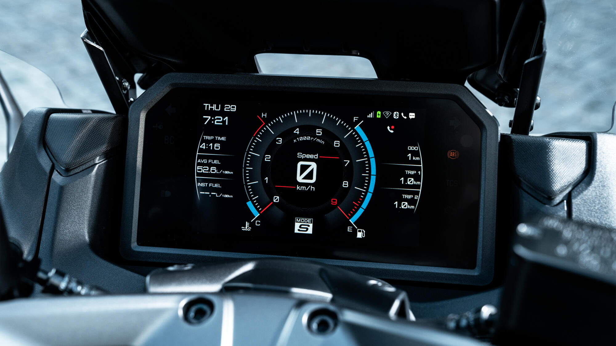 Povezani 7-inčni zaslon