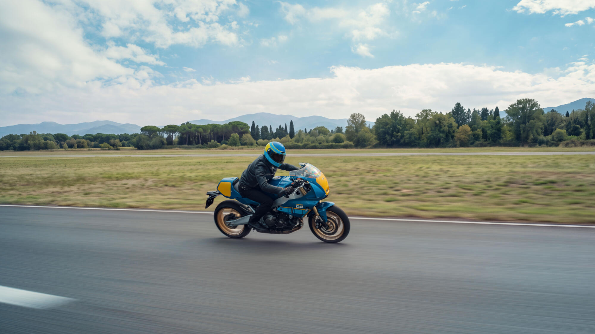 2027-Yamaha-XS850-S-EU-Legend_Blue-Action-006-03.jpg
